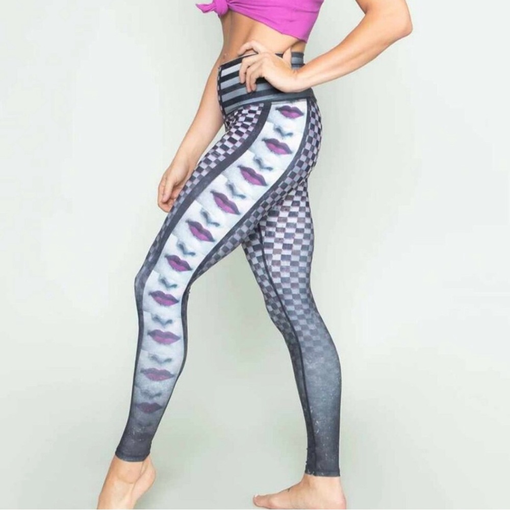 Niyama Sol barefoot leggings lip service size small NWT